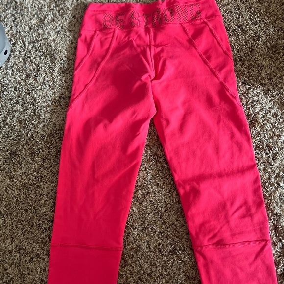 Vibrant Pink High-Waist Leggings with Diagonal Stripes - Picture 3 of 5